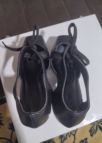 Siyah Bantlı Dolgu Topuklu Gotik Kadın Ayakkabı - Görsel 5