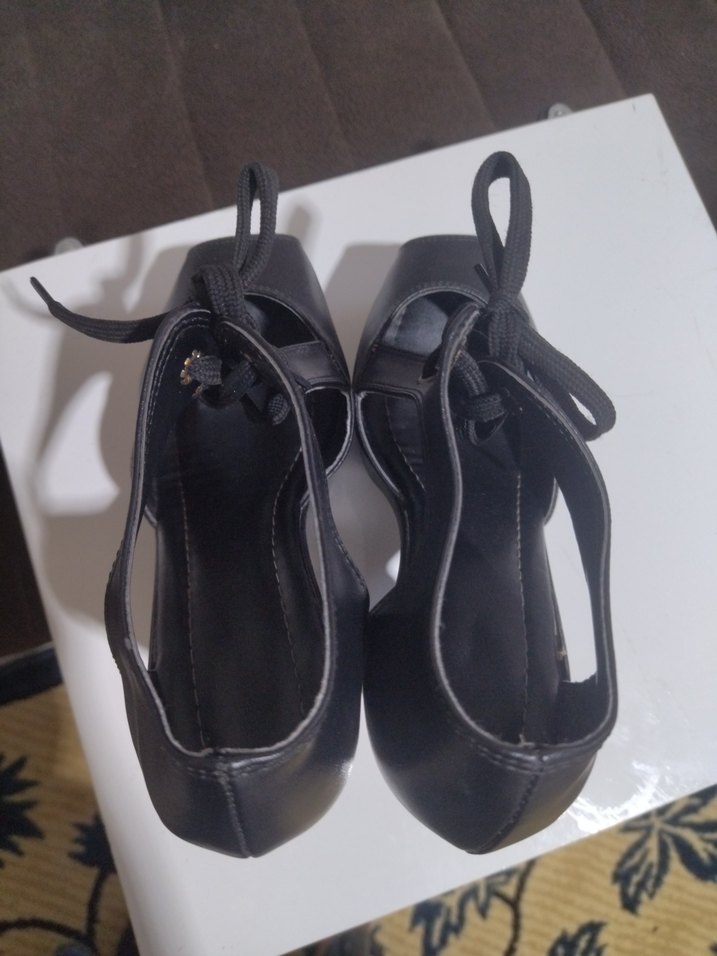 Siyah Bantlı Dolgu Topuklu Gotik Kadın Ayakkabı - Görsel 5