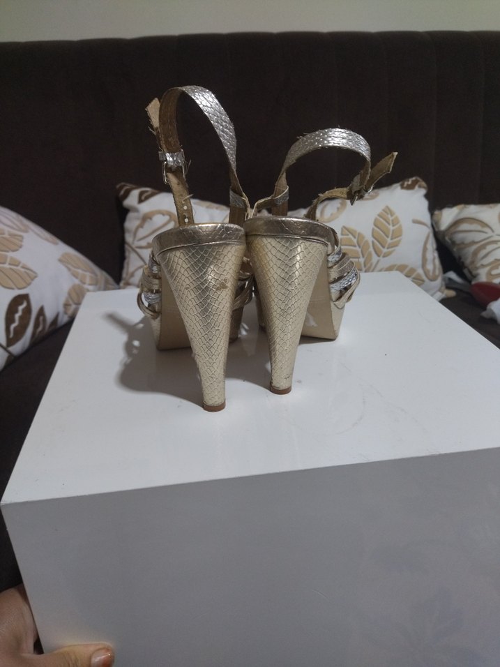 Altın Renkli Yılan Desenli Platform Topuklu Kadın Ayakkabı - Görsel 3