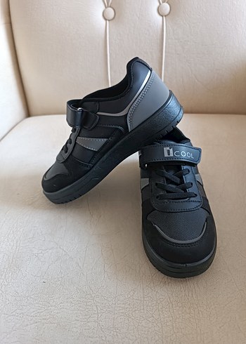 32 Beden siyah Renk Siyah Gri Erkek Çocuk Spor Ayakkabı