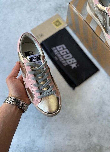 Golden Goose Deluxe Golden goose