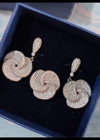 Swarovski yüzük küpe takım Orijinal ürün????????