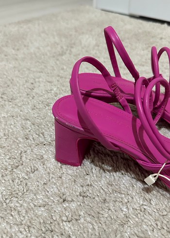 37 Beden pembe Renk PULL&BEAR PEMBE TOPUKLU AYAKKABI
