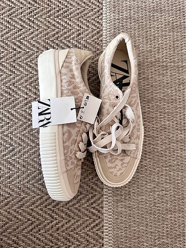 ZARA LEOPAR DESENLİ AYAKKABI