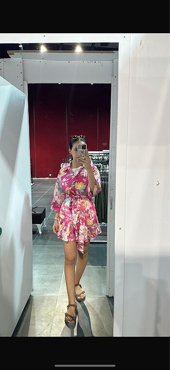 xs Beden pembe Renk ZARA ÇİÇEKLİ ELBİSE