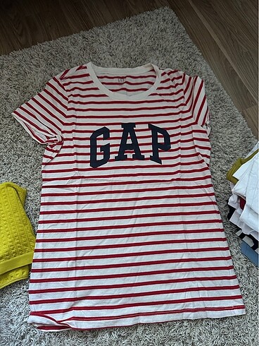 GAP TSHIRT