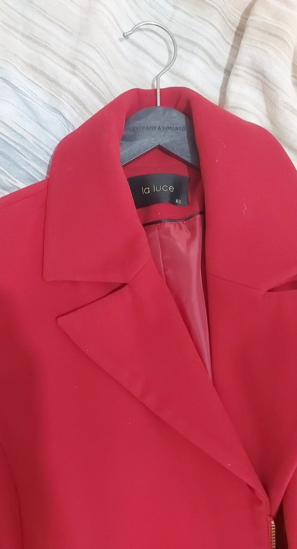 Kırmızı Fermuarlı Kadın Kaban - Görsel 3