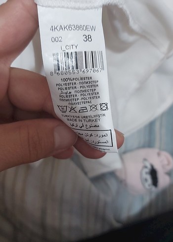 Düğmeli V Yaka Beyaz Kadın Gömlek - Görsel 4