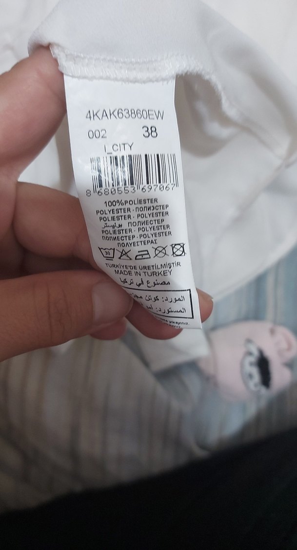 Düğmeli V Yaka Beyaz Kadın Gömlek - Görsel 4