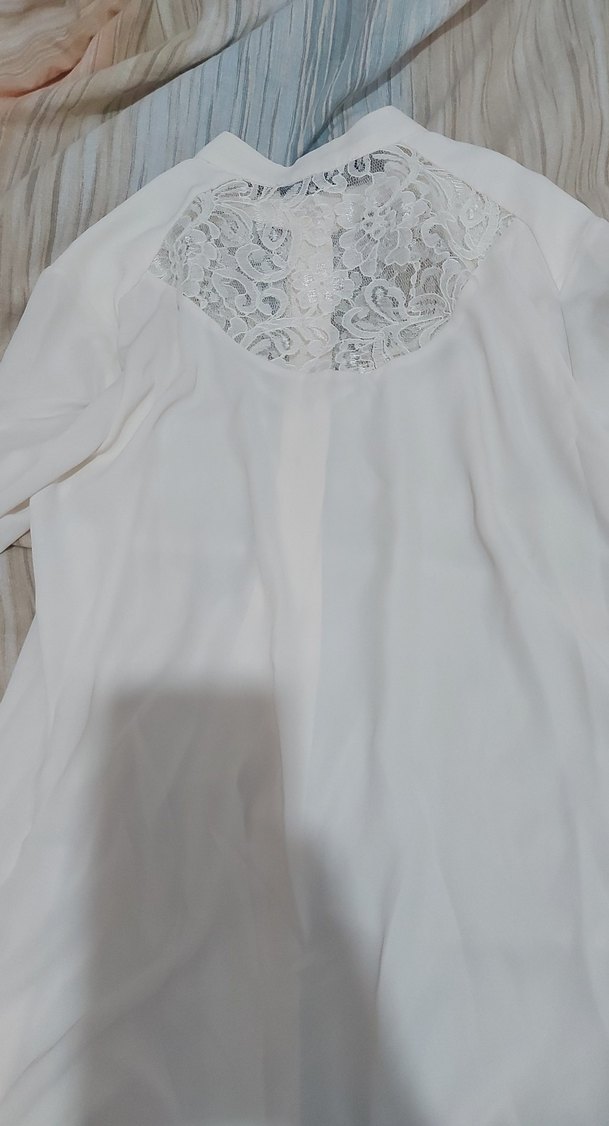 Düğmeli V Yaka Beyaz Kadın Gömlek - Görsel 3