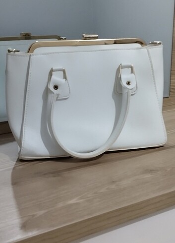 Beyaz renk çanta 