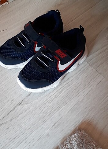 Nike Giyilmemiş yeni ayakkabı 