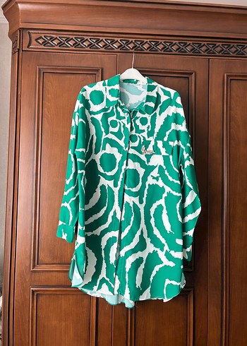Yeşil Renkli Uzun Kollu Batik Desenli Gömlek