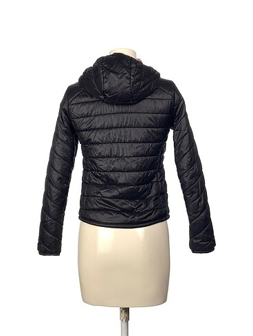 28 Beden Bershka Mont %70 İndirimli.