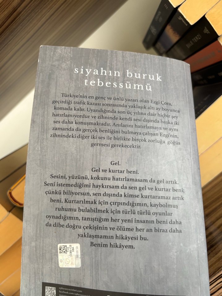 Siyahın Buruk Tebessümü - Zeynep Sey - Görsel 2