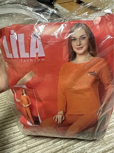 Turuncu pijama takımı