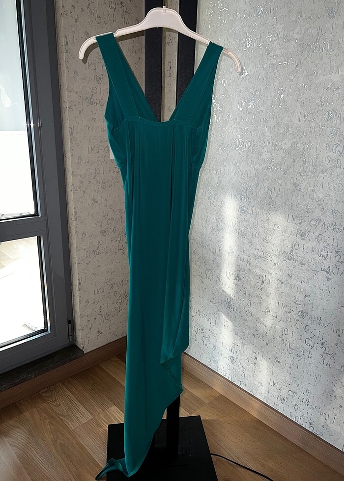 Vucuda oturan dar elbise - Görsel 3