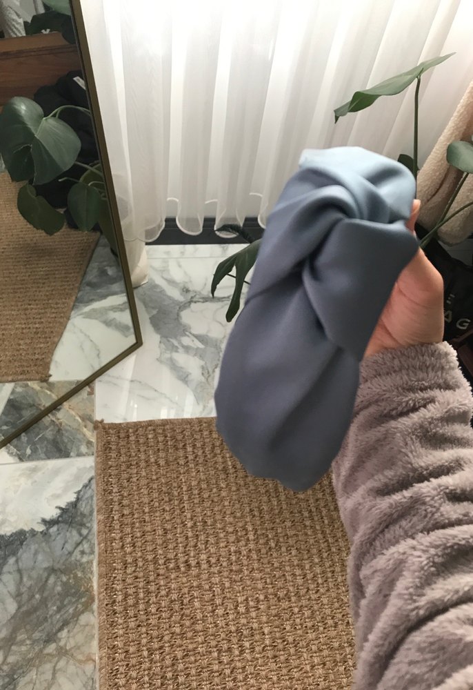 Şaç tokası bakım yaparken - Görsel 3