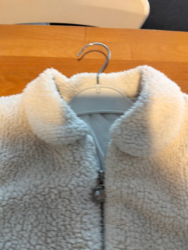 Kız Çocuk Beyaz Peluş Ceket - Görsel 3