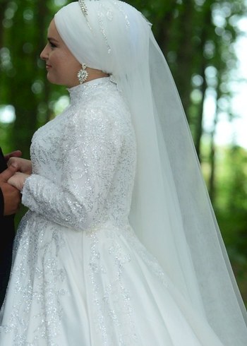 Uzun Kollu Beyaz Drape Çiçekli Tesettür Gelinlik - Görsel 2