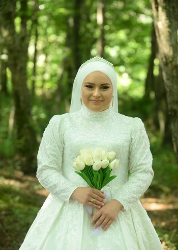Uzun Kollu Beyaz Drape Çiçekli Tesettür Gelinlik