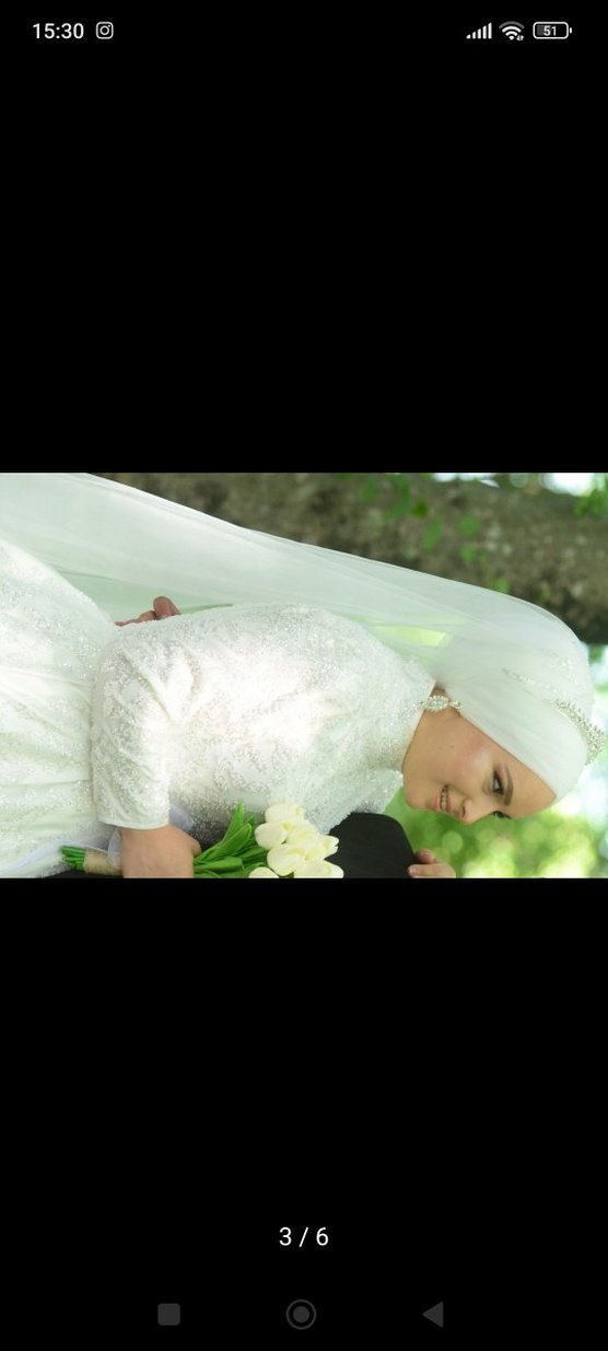 Uzun Kollu Beyaz Drape Çiçekli Tesettür Gelinlik - Görsel 3