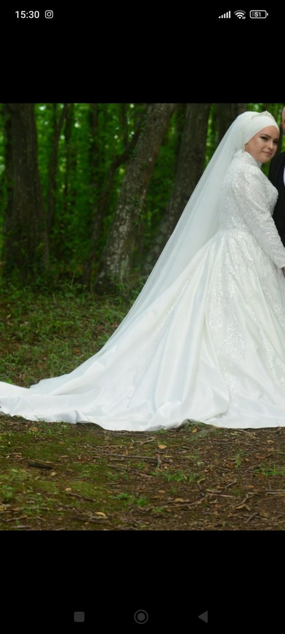 Uzun Kollu Beyaz Drape Çiçekli Tesettür Gelinlik - Görsel 4