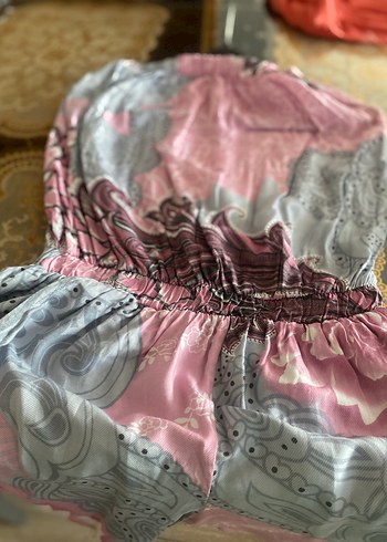 Pembe Gri Bağlama Desenli Straplez Mini Tulum - Görsel 4