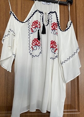 Püsküllü Nakışlı Beyaz Uzun Kollu Bluz - Görsel 2