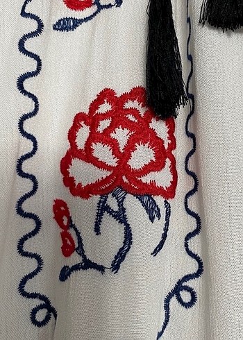 Püsküllü Nakışlı Beyaz Uzun Kollu Bluz - Görsel 5