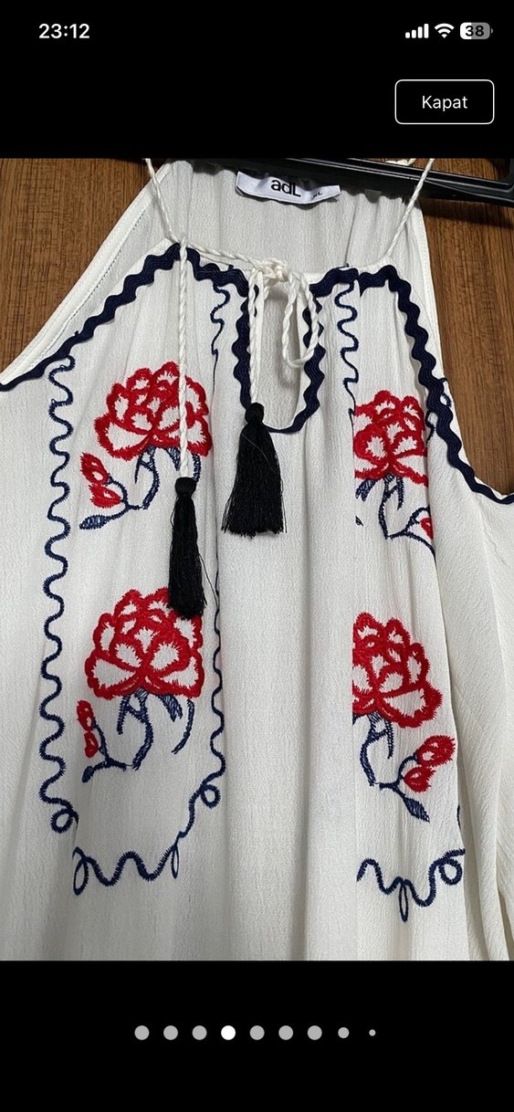 Püsküllü Nakışlı Beyaz Uzun Kollu Bluz - Görsel 4