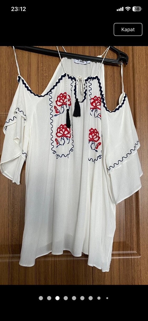 Püsküllü Nakışlı Beyaz Uzun Kollu Bluz - Görsel 2