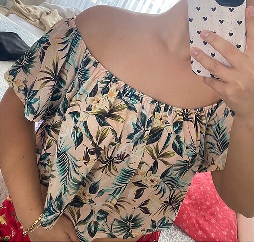 Bershka omzu açık bluz