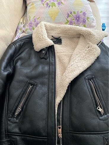 xs Beden Pullbear markasına ait mont