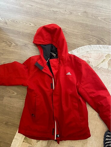Mont kırmızı adidas