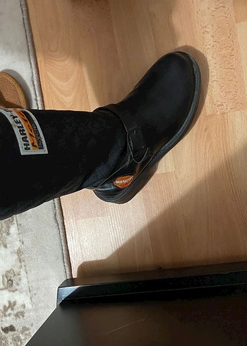 38 Beden siyah Renk göründüğü gibi çok temiz sağlam 37 numaradır