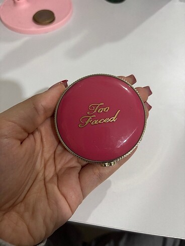 Too faced Allik