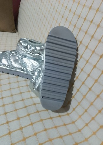 Zara Gri Metalik Dolgu Topuk Kadın Bot
