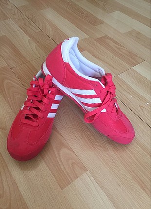 39 Beden 2 defa giyilmiş temiz adidas dragon modeli