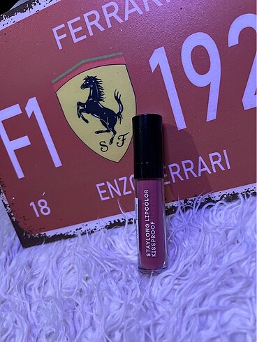 Beden Pierre cardin paris lipcolor
