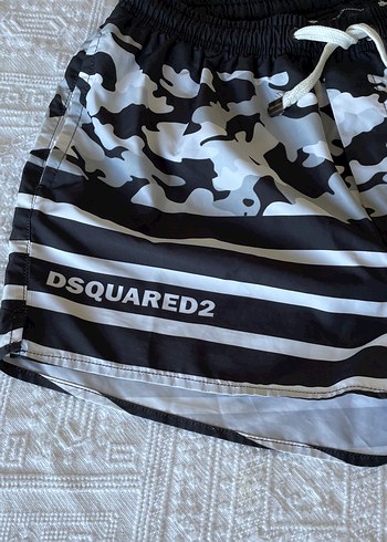 Dsquared2 Erkek Kamuflaj Desenli Mini Şort - Görsel 2