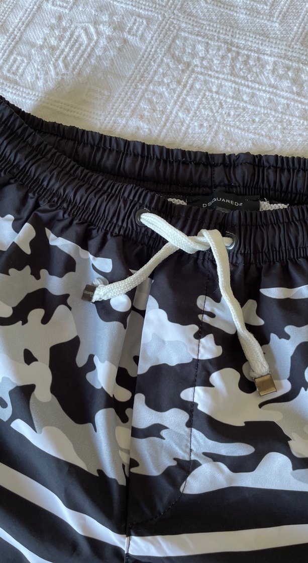 Dsquared2 Erkek Kamuflaj Desenli Mini Şort - Görsel 4