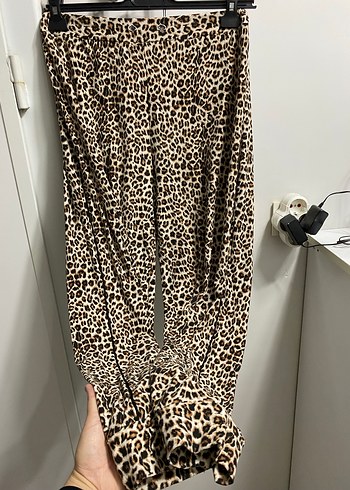 Zara Kadın Leopar Desenli Bol Kesim Kumaş Pantolon