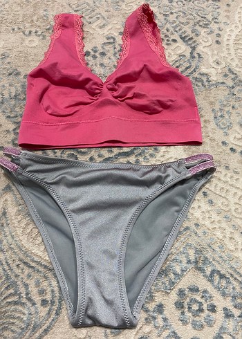 Yargıcı Dantelli Strappy Bikini Üstü ve Gri Bikini Altı