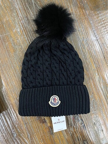  Beden siyah Renk MONCLER BERE