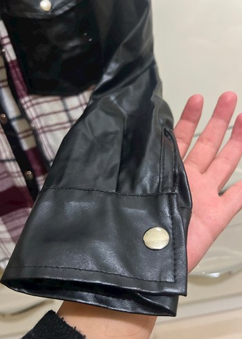 Düğmeli Deri ve Ekose Kadın Gömlek - Görsel 2