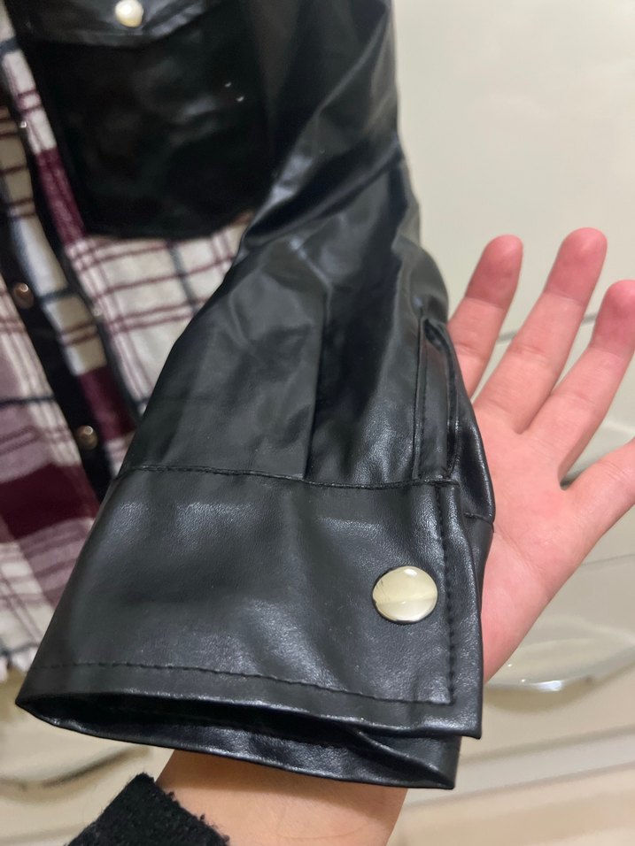 Düğmeli Deri ve Ekose Kadın Gömlek - Görsel 2