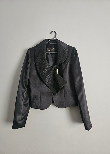 Siyah Fularlı Kadın Blazer Ceket