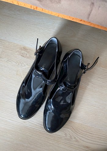 38 Beden #Zara Siyah Rugan Tokalı Gotik Stiletto Kadın Ayakkabı