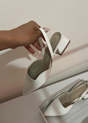 Zara Beyaz Stiletto Topuklu Kadın Ayakkabı